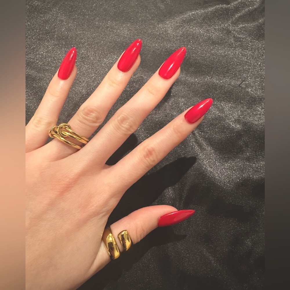 Press on nail red red